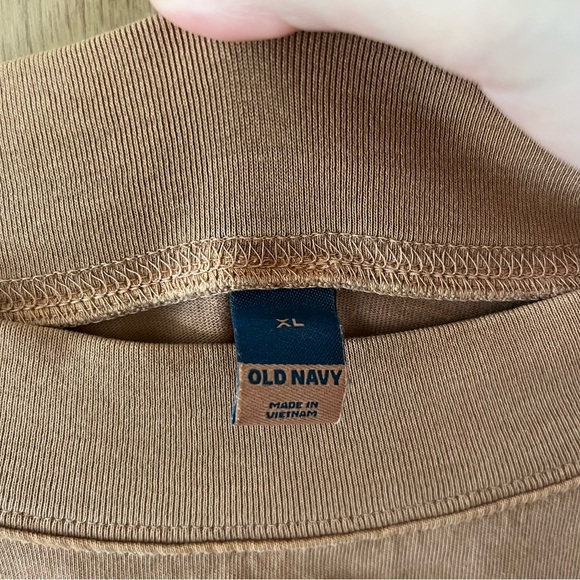 Old Navy Garment Dyed Mock-Neck Easy T-Shirt in Elmwood (taupe/mauve/tan) - Picture 5 of 8